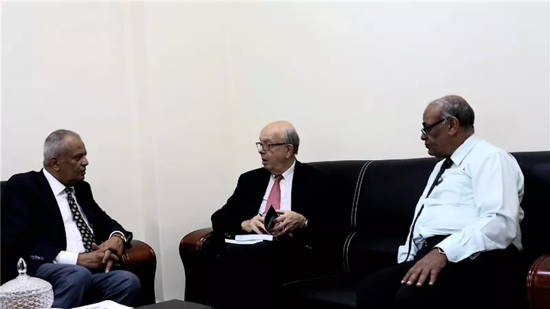 رئيس مركز البحوث ودعم القرار يستعرض مسارات القضية الجنوبية 