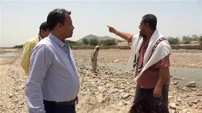 محافظ أبين يتفقد مشروع سد حسان الاستراتيجي بالدلتا 