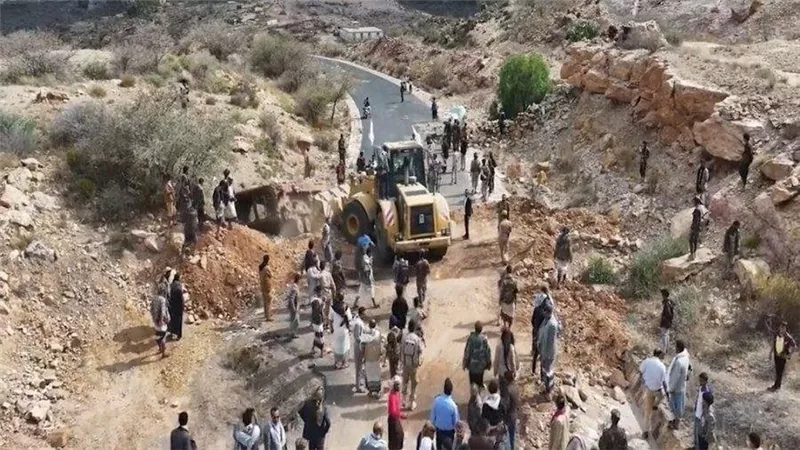 مزاعم فتح الطرقات.. مسرحية سياسية للحوثيين بغطاء إنساني 