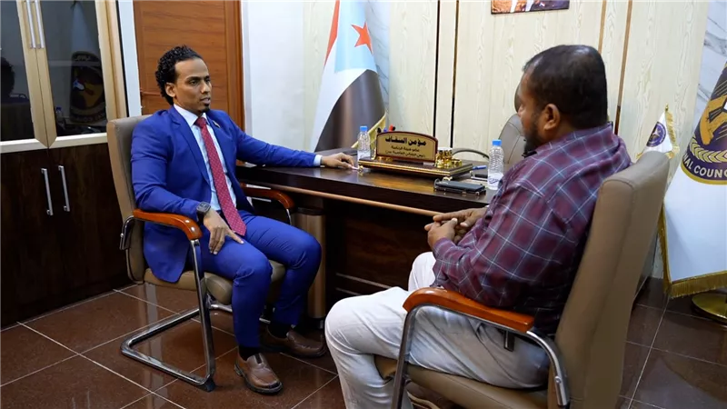 السقاف يناقش آلية عمل صندوق النظافة ومشاريع تحسين العاصمة عدن