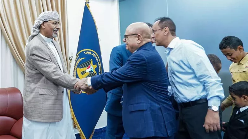 الرئيس الزُبيدي يستقبل جموع المهنئين بـ عيد الأضحى المُبارك