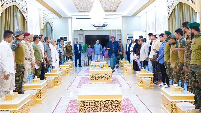 الرئيس الزُبيدي يستقبل جموع المهنئين بعيد الأضحى المبارك لليوم الثالث