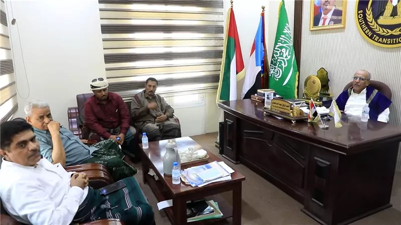 الكثيري يطلع على عمل اللجنة الاستشارية لمعالجة قضايا الثأر بحضرموت