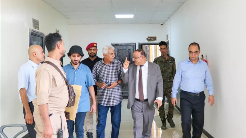 وزير النقل يتفقد مستوى الانضباط الوظيفي بديوان الوزارة عقب اجازة عيد الاضحى