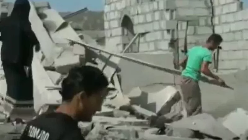 عاجل.. مليشيا الحوثي الإرهابية تستهدف الأعيان المدنية بالمقذوفات شمالي الضالع