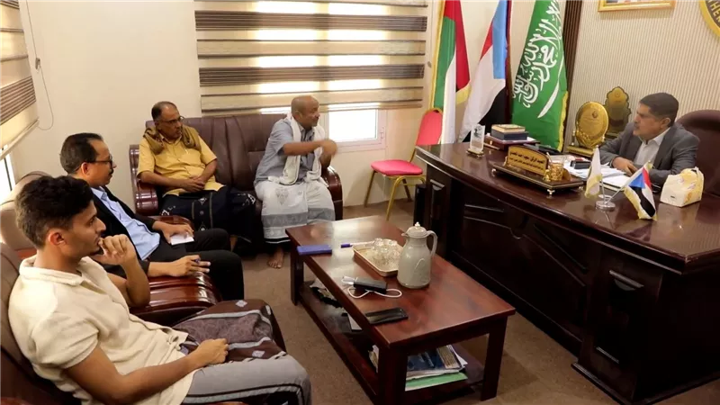   قيادة انتقالي حضرموت تطلع على عمل هيئة الأراضي ومكتب الأشغال في غيل باوزير