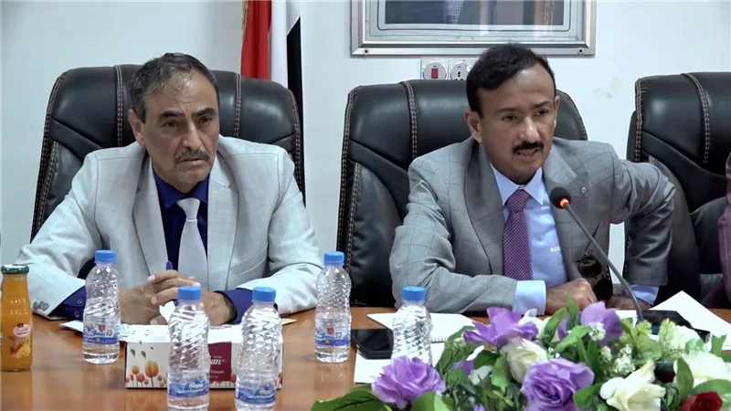 محافظ شبوة يعلن دخول مشروع الطاقة الشمسية حيز التنفيذ بدعم إماراتي
