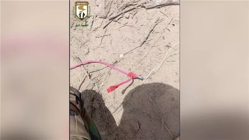 هندسية اللواء الأول دفاع شبوة تفكك عدداً من العبوات الناسفة في مدينة المصينعة 