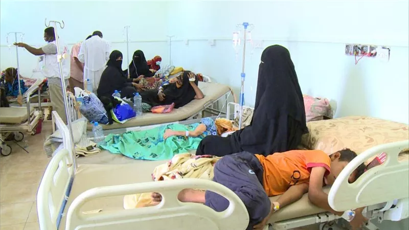 بعد ارتفاع معدل الإصابات بالكوليرا.. مدير صحة تبن بلحج يحذر من خطورة تدفق النازحين من مناطق الحوثي للمديرية 