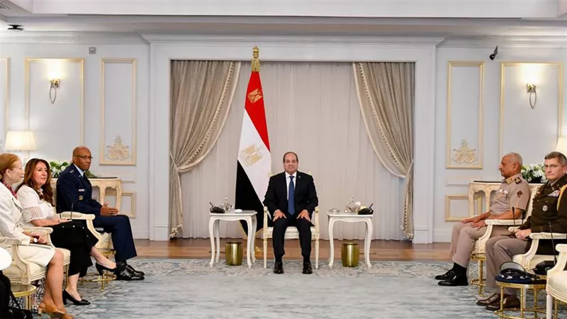 السيسي لرئيس الأركان الأميركي: يجب تكثيف الجهود لوقف التصعيد في المنطقة