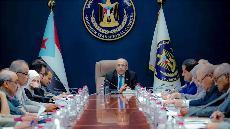 هيئة الرئاسة تثمّن المواقف الوطنية لأبناء أبين وتدعو أبناء حضرموت لدعم جهود لجنة التواصل