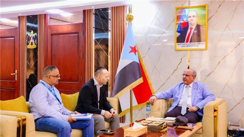 الكثيري يبحث مع رئيس مكتب مفوضية شؤون اللاجئين الحلول الممكنة لمشكلتي النزوح واللجوء