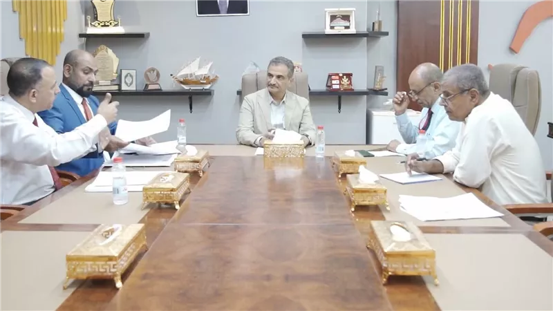 محافظ العاصمة عدن يطلع على مستوى تنفيذ التدخل الحكومي بمستشفى الجمهورية 