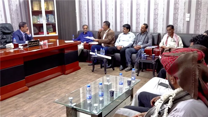 محافظ شبوة يحذر من الاعتداء على مخططات أراضي الشريط الساحلي