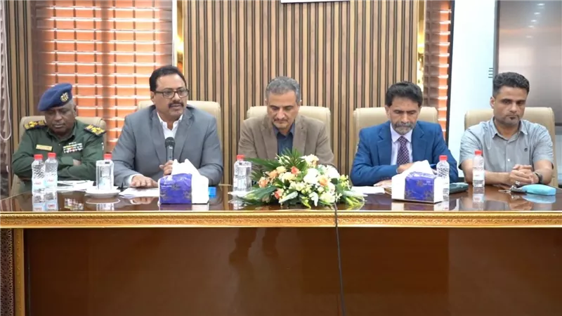 محافظ العاصمة عدن يوجّه بسرعة تقييم وتصحيح أوضاع محطات الغاز