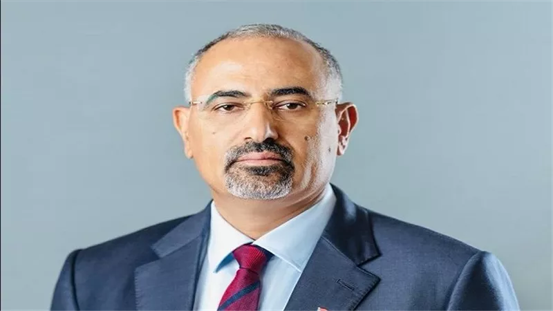 الرئيس الزُبيدي يعزَّي أمير الكويت في وفاة الشيخ بدر ناصر الحمود الصباح