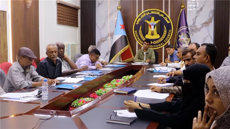 انتقالي العاصمة عدن يشيد بدور أنشطة إداراته لخدمة وتطوير المجتمع