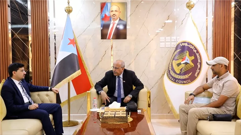 الكثيري يطّلع على نشاط الهيئة التنفيذية لانتقالي المهرة