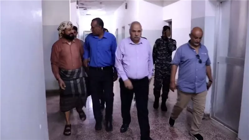 مدير صحة عدن يتفقد مستشفى الأمراض النفسية بالشيخ عثمان 