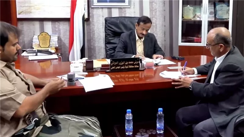 المحافظ بن الوزير يرعى توقيع عقد تركيب منظومة شمسية لكلية الحاسوب بجامعة شبوة
