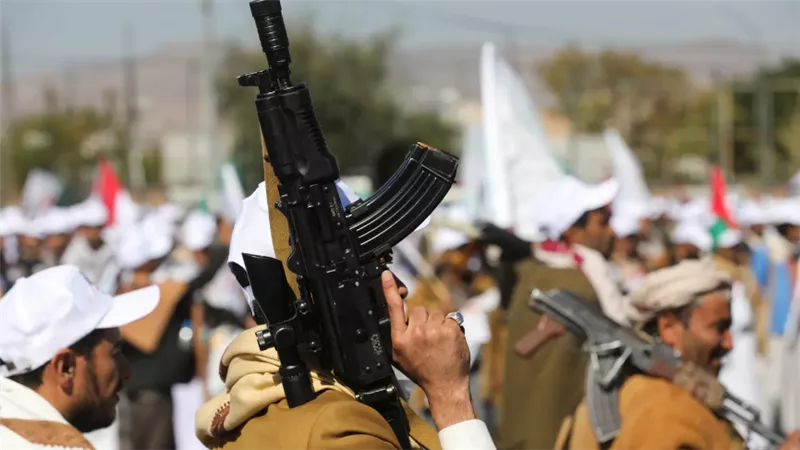 مليشيا الحوثي الإرهابية تحول موانئ الحديدة محطة لاستقبال الأسلحة المهربة