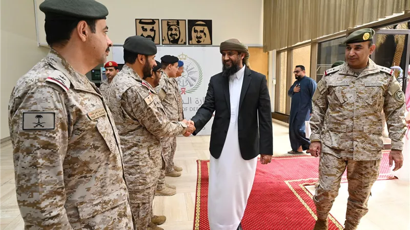 صور.. المحرّمي يزور مقر القوات المشتركة ويثمن دعمها المتواصل لتعزيز الاستقرار في بلادنا
