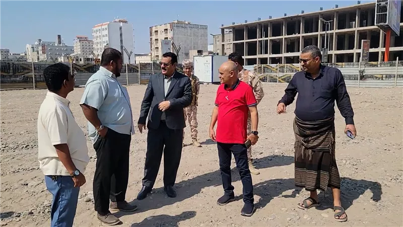 مدير عام المنصورة يدشن إنشاء حديقة جديدة في شارع التسعين