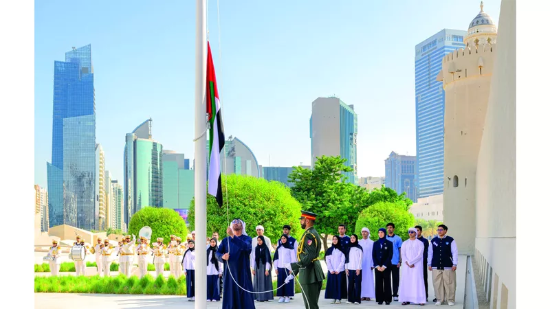 بمناسبة يوم العَلم الإماراتي.. رفع العلم الإماراتي على سارية قصر الحصن 