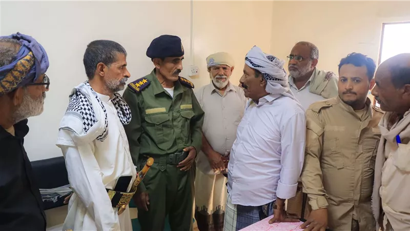 رئيس تنفيذية انتقالي شبوة يطلع على الأوضاع في عسيلان خلال زيارته التفقدية للمديرية