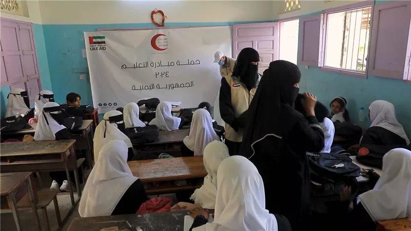 بدعم من «هلال الإمارات».. 4600 حقيبة مدرسية تمنح طلاب حضرموت الأمل 