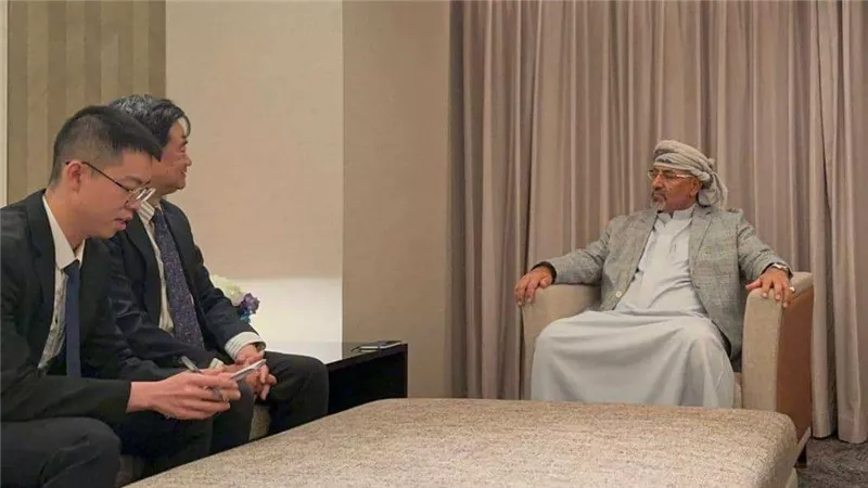الرئيس الزُبيدي يثمّن الدعم الإنساني الذي تقدمه جمهورية الصين لبلادنا