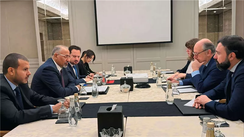 الرئيس الزُبيدي يستقبل السفير الإسباني لدى بلادنا