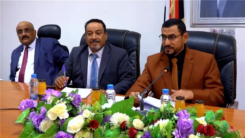 تنفيذي شبوة يشدد على معالجة قضايا المغتربين والمياه والمرتبات