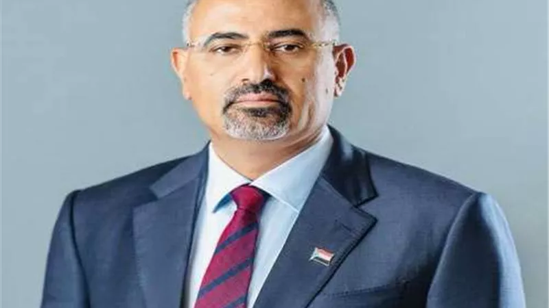 الرئيس الزُبيدي يعزي بوفاة الشيخ علي سالم القيناشي