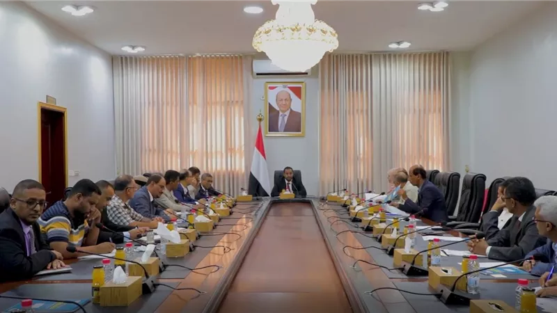 وزير التربية والتعليم يترأس لقاءً تشاورياً لبحث الأوضاع التربوية في عدن