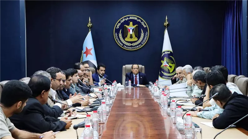 الخُبجي يترأس اجتماعًا لفرق النزول الميداني ورؤساء الهيئات التنفيذية بمحافظات الجنوب