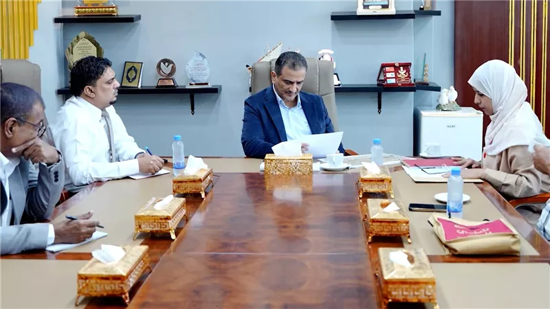 عدن.. اتفاق على تنظيم ملف النازحين والتنسيق مع المنظمات