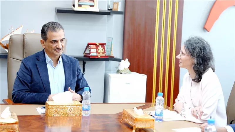 محافظ عدن والسفيرة الفرنسية يؤكدان مواصلة التعاون ودعم الأمن والتنمية 