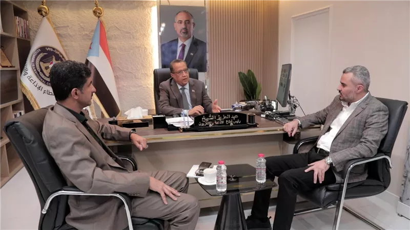الخبجي يلتقي رئيس قطاع الإذاعة والتلفزيون الجنوبي للاطلاع على الخطط الإعلامية القادمة