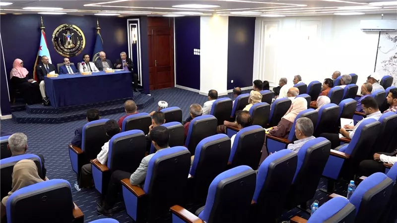 فريق التواصل السياسي يلتقي النقابات العمالية والمدنية بالعاصمة عدن 