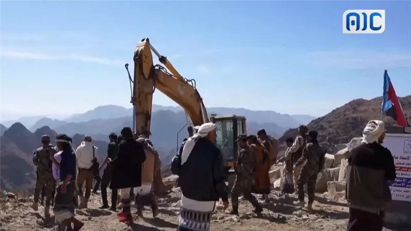بحضور الشيخ النقيب.. وضع حجر الأساس لمحطة مركزية للغاز المنزلي في يافع 