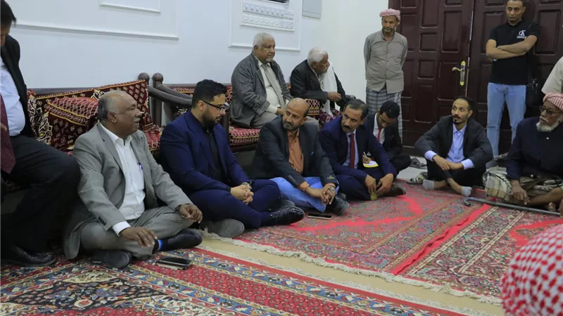 فريق التواصل السياسي يلتقي قيادة تحالف العمال والفلاحين والصيادين والكادحين بحضرموت