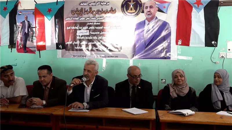 فريق التواصل السياسي يعقد لقاء موسعًا مع أبناء مديرية المسيمير (تقرير)