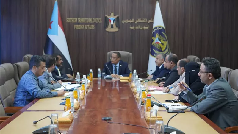 الخُبجي يطلع على نتائج زيارة فريق التواصل لمحافظة أبين ويؤكد أهمية البناء على نجاحاتها الميدانية