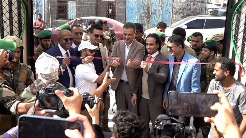 لملس والسقاف يفتتحان نادي التنس العدني بعد إعادة تأهيله