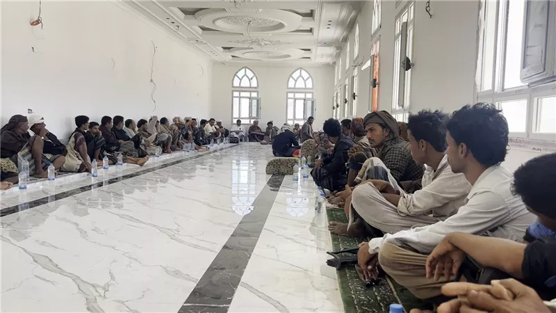 لقاء موسع لمشايخ آل لخنف في حورة العليا بشبوة لتعزيز التلاحم المجتمعي 