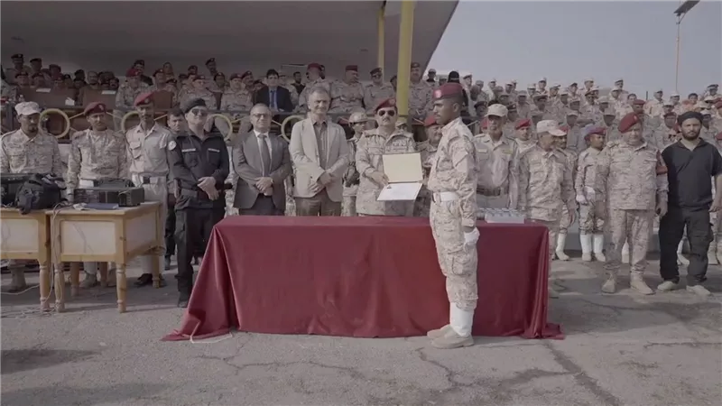 وزير الدفاع يشهد حفل تخرج الدفعة الثالثة في الكلية الحربية بالعاصمة عدن