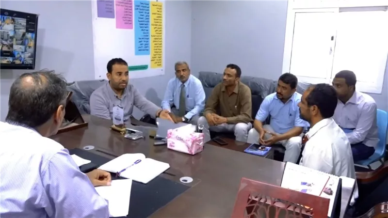 هشله يتفقد مستشفى عتق ويناقش تطوير القطاع الصحي