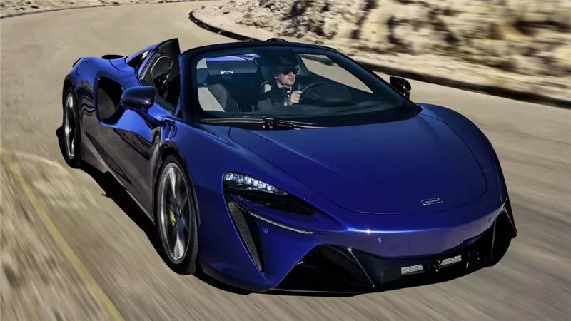 ماكلارين آرتورا 2025.. سيارة هجينة خارقة تجمع بين الأداء الفائق والتكنولوجيا المستقبلية