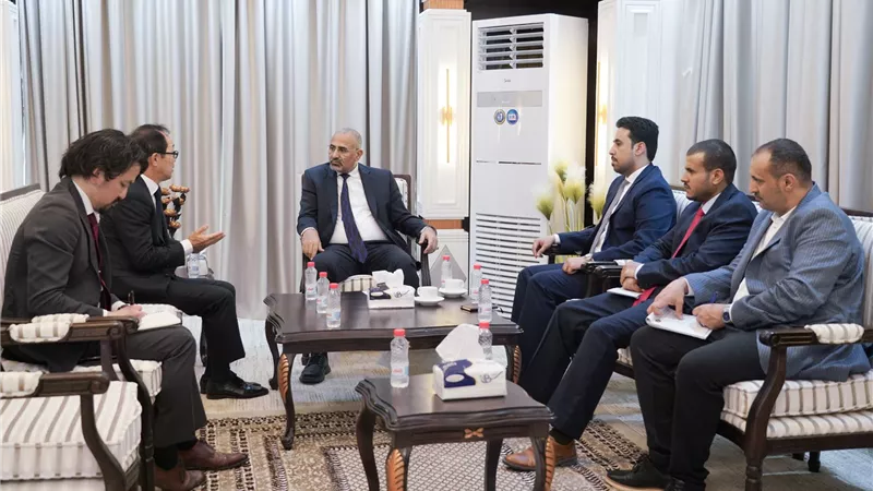الرئيس الزُبيدي يناقش مع السفير الياباني سبل مضاعفة الدعم التنموي لبلادنا